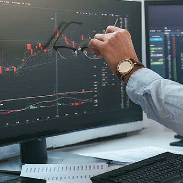 trader-planning-forex-market